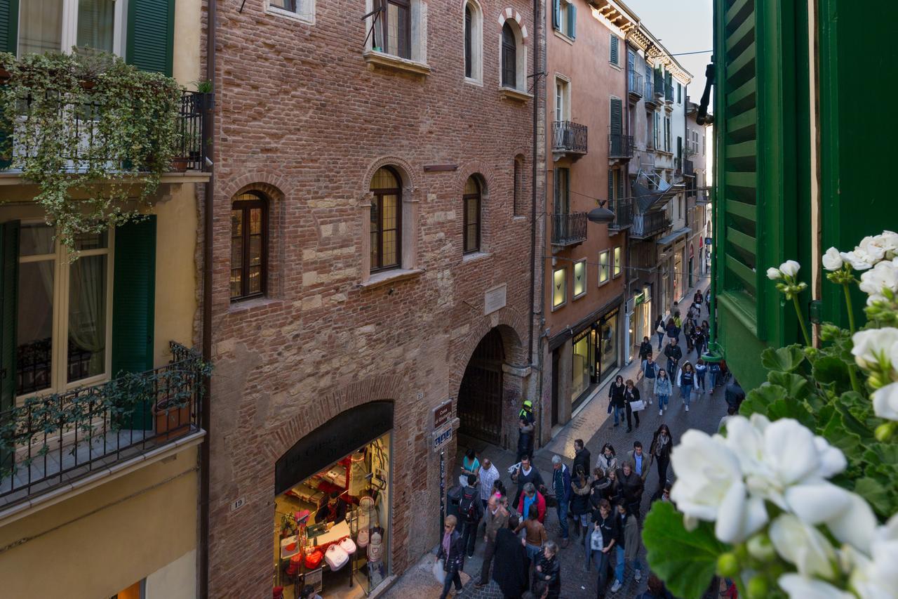 Domus Verona - Incantevole Residenza Difronte A Casa Giulietta Apartment Exterior photo